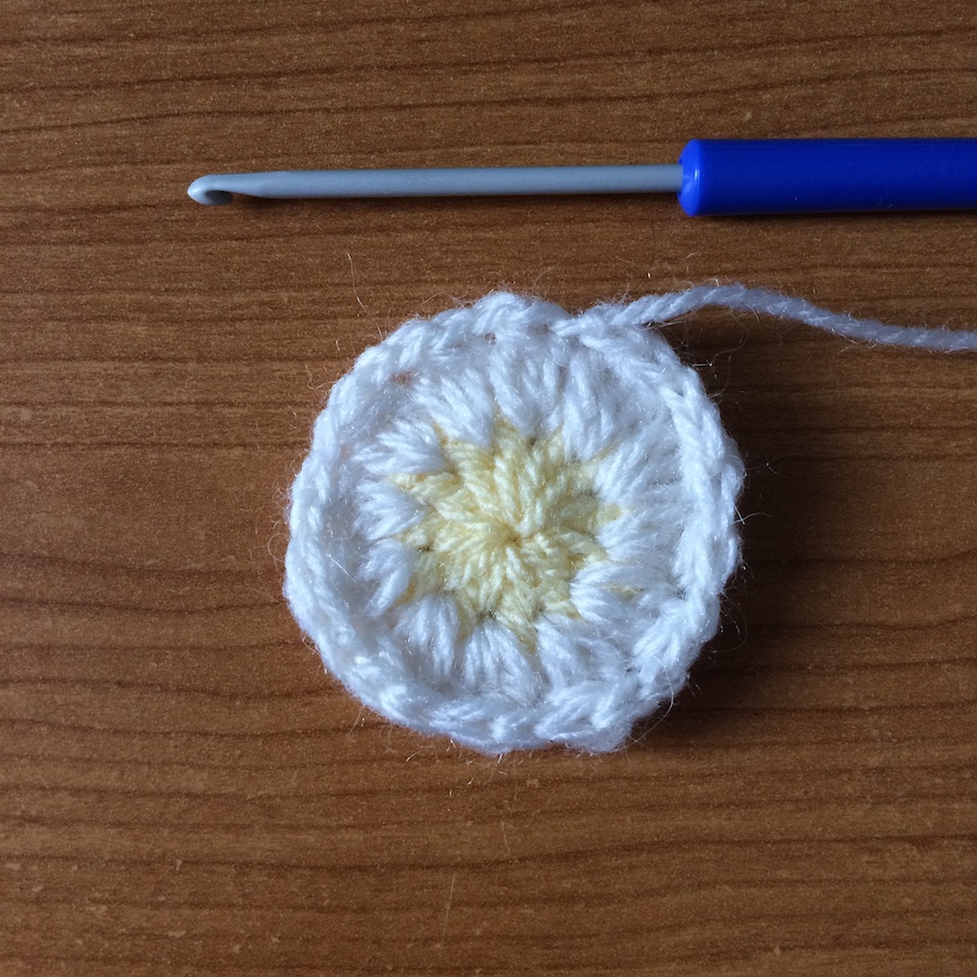 Crochet daisy granny square end of R2