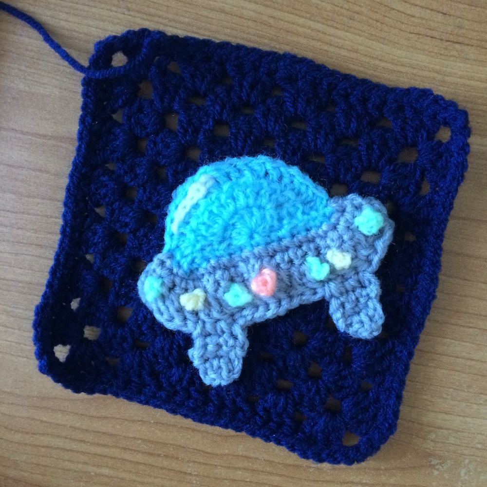 UFO simple crochet appliqué by VioletAndOberon