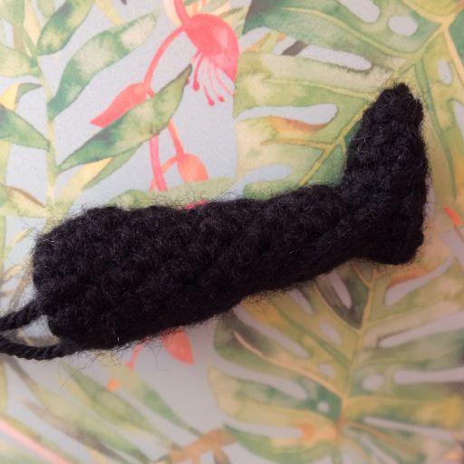 Edgar Allan Poe amigurumi leg