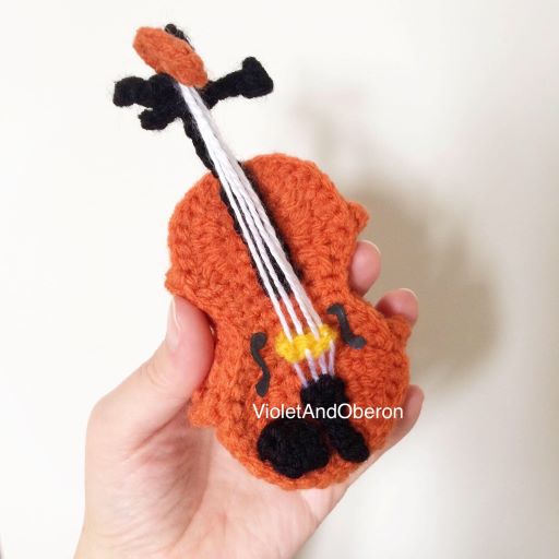 The beautiful violin of Joseph Bologne amigurumi